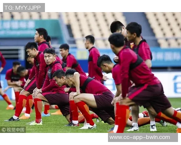 彭欣力冬训随青岛西海岸队在海口展开新征程