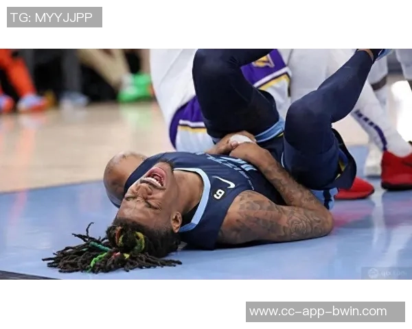 莫兰特对阵湖人时疑似受伤突破落地后捂腿一瘸一拐引发担忧