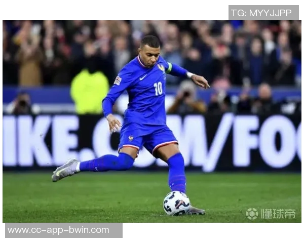 姆巴佩赛后情绪失控展现责任感与对球队表现的不满 姆巴佩赛后情绪失控展现责任感与对球队表现的不满